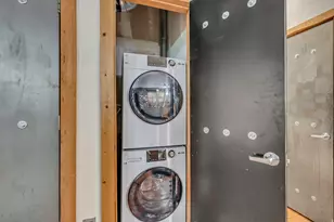 327 W 200 S, Salt Lake City, UT 84101 - Photo 17