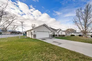3084 Royal Wulff Ln, West Valley, UT 84120 - Photo 3