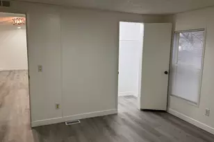 853 W Mount Nebo Dr S, Taylorsville, UT 84123 - Photo 7