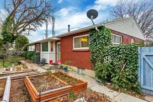 4281 S Lynne Ln, Holladay, UT 84124 - Photo 3