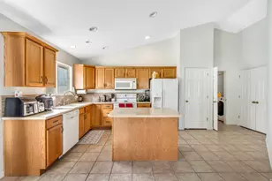 828 W Chartres Ave S, Sandy, UT 84070 - Photo 7