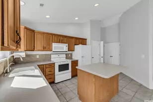 828 W Chartres Ave S, Sandy, UT 84070 - Photo 5