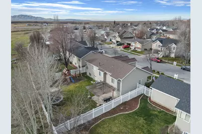 1427 W Silvercreek Dr, Layton, UT 84041 - Photo 27