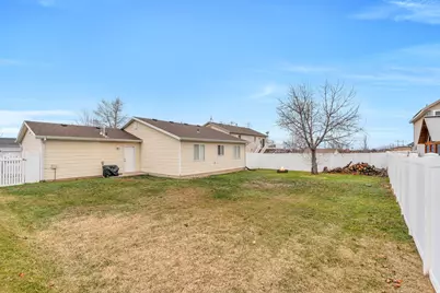 2026 N 1615 W, Clinton, UT 84015 - Photo 21