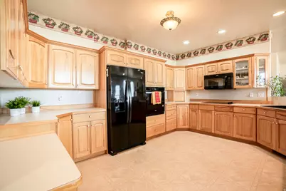 1135 W Park Ridge Dr S, Roosevelt, UT 84066 - Photo 19