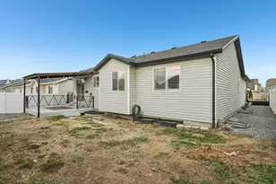 2418 E Jim Bridger Dr, Eagle Mountain, UT 84005 - Photo 23