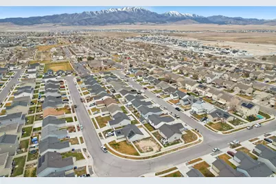 2418 E Jim Bridger Dr, Eagle Mountain, UT 84005 - Photo 27