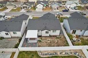 2418 E Jim Bridger Dr, Eagle Mountain, UT 84005 - Photo 25