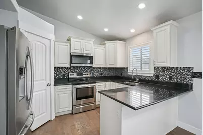 2418 E Jim Bridger Dr, Eagle Mountain, UT 84005 - Photo 7