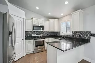 2418 E Jim Bridger Dr, Eagle Mountain, UT 84005 - Photo 7