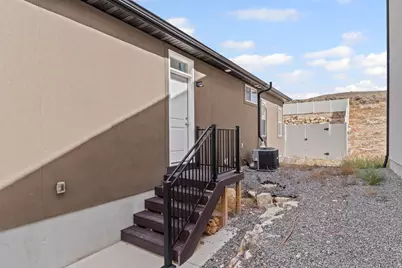 7948 N Bristlecone Rd, Eagle Mountain, UT 84005 - Photo 23