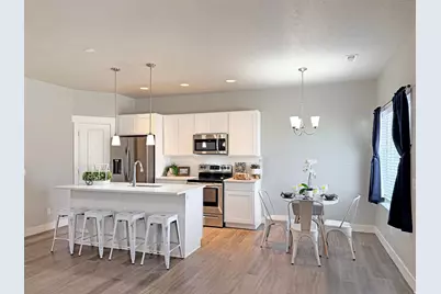 833 S Cowans Ct, Clearfield, UT 84015 - Photo 5