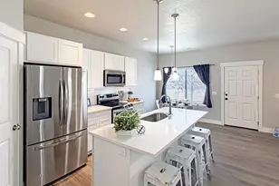 833 S Cowans Ct, Clearfield, UT 84015 - Photo 3