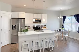 833 S Cowans Ct, Clearfield, UT 84015 - Photo 3