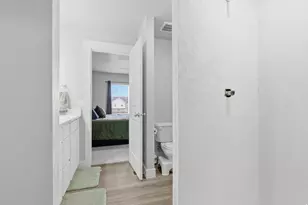 833 S Cowans Ct, Clearfield, UT 84015 - Photo 13