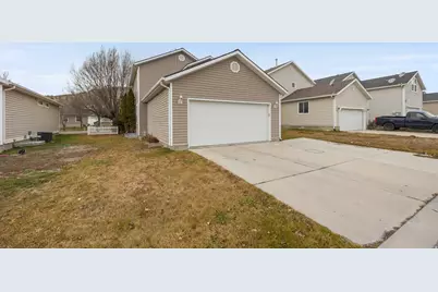 4009 E Dillons Dr, Eagle Mountain, UT 84005 - Photo 3