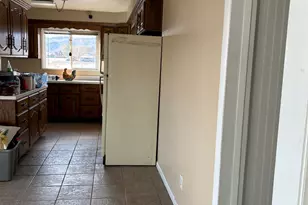 190 S Main St, Central Valley, UT 84754 - Photo 9