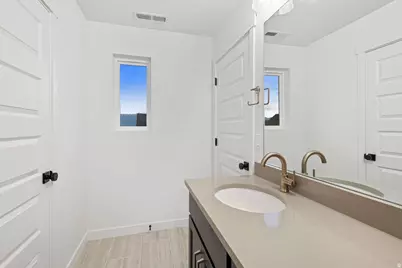 7033 W Lake Ave, South Jordan, UT 84009 - Photo 17