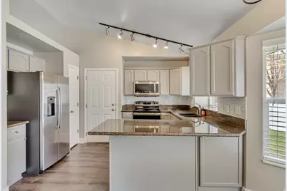 721 E Shading Ln, Draper, UT 84020 - Photo 7