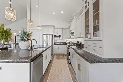 375 W Paddock Ln, Kaysville, UT 84037 - Photo 3