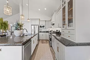 375 W Paddock Ln, Kaysville, UT 84037 - Photo 3