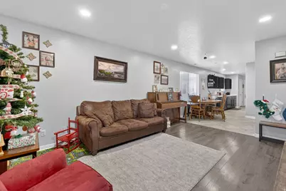 7809 N Ashpoint Cir, Eagle Mountain, UT 84005 - Photo 3