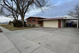 978 N Tremont St, Tremonton, UT 84337 - Photo 1