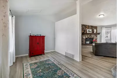 2126 E Lodge Pole Dr, Eagle Mountain, UT 84005 - Photo 7