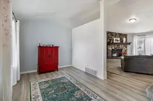 2126 E Lodge Pole Dr, Eagle Mountain, UT 84005 - Photo 7