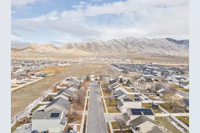 2126 E Lodge Pole Dr, Eagle Mountain, UT 84005 - Photo 47