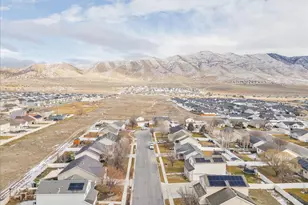 2126 E Lodge Pole Dr, Eagle Mountain, UT 84005 - Photo 47