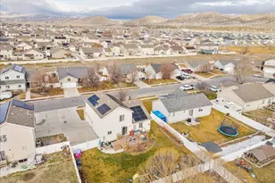 2126 E Lodge Pole Dr, Eagle Mountain, UT 84005 - Photo 45