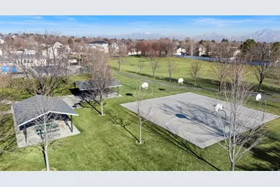 6438 S McKinley Ln, Taylorsville, UT 84129 - Photo 9