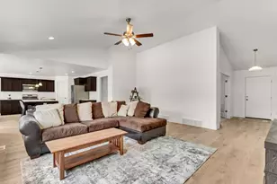 188 E Bruin Dr, Eagle Mountain, UT 84005 - Photo 11