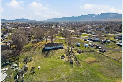 231 E North St, Grantsville, UT 84029 - Photo 1