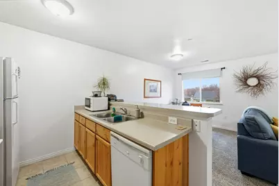 811 S Main St, Layton, UT 84041 - Photo 3