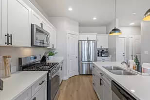 4536 W Parkes Peak Ln, Herriman, UT 84096 - Photo 7