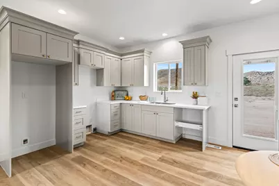 701 S Black #4, Sigurd, UT 84657 - Photo 7