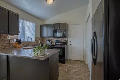 6211 W Pepper Pond Ln, West Valley, UT 84128 - Photo 7