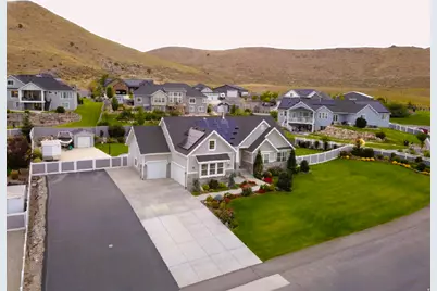 9903 N Lippizan Way E, Eagle Mountain, UT 84005 - Photo 59