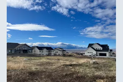 882 E 160 N #4, Hyde Park, UT 84318 - Photo 3