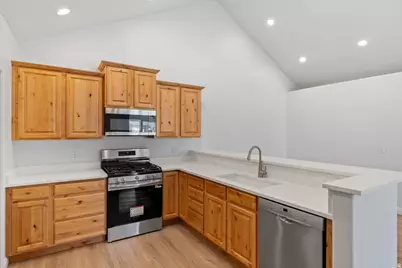 293 S 450 W #B, Springville, UT 84663 - Photo 7