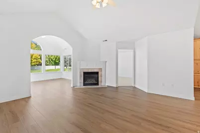 293 S 450 W #B, Springville, UT 84663 - Photo 13