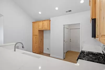 293 S 450 W #B, Springville, UT 84663 - Photo 5