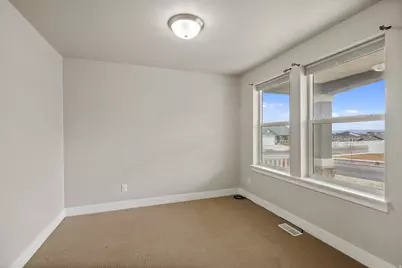 1156 W Zenith Cir, Saratoga Springs, UT 84045 - Photo 13