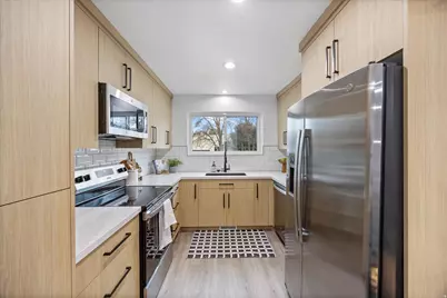 11446 S Sandy Creek Dr E, Sandy, UT 84094 - Photo 13