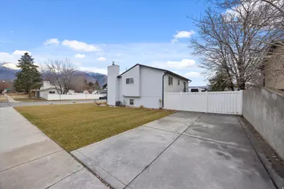 11446 S Sandy Creek Dr E, Sandy, UT 84094 - Photo 41