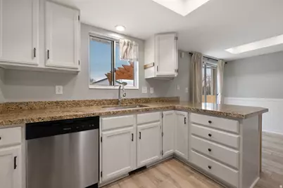 1602 E Sego Lily Dr, Sandy, UT 84092 - Photo 5