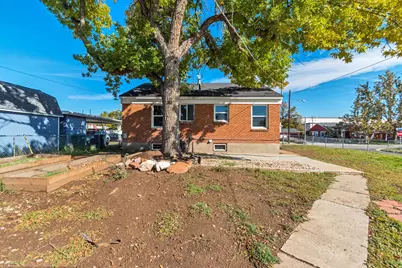 5289 S 2200 W, Roy, UT 84067 - Photo 5