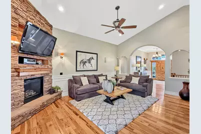 1076 W Mountain Orchard Dr, Pleasant View, UT 84414 - Photo 9